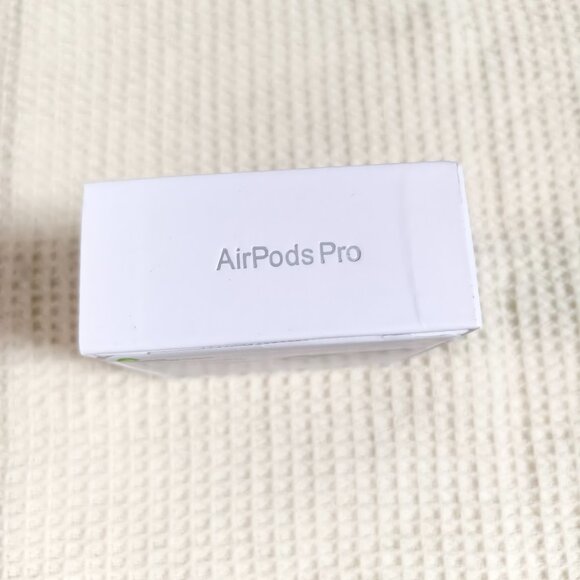 new apple air pods pro 2ND gen - Picture 3 of 5